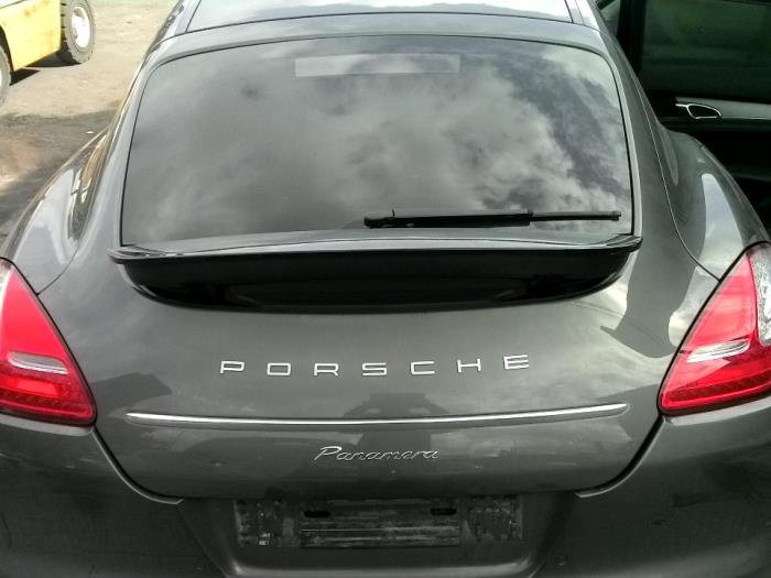 Hayon d'un Porsche Panamera (970) 3.0 D V6 24V 2013