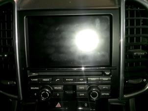 Used Radio CD player Porsche Cayenne II (92A) 3.0 D V6 24V Price on request offered by "Altijd Raak" Penders