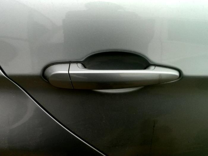 Poignée portière 4portes arrière droite d'un BMW 3 serie (F30) 328d 2.0 16V 2012
