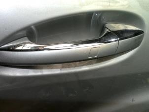 Used Rear door handle 4-door, left Mercedes S (W221) 5.5 S-550 32V Price on request offered by "Altijd Raak" Penders