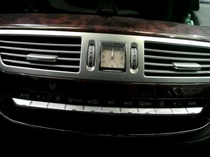 Heater control panel from a Mercedes-Benz S (W221) 5.5 S-550 32V 2008