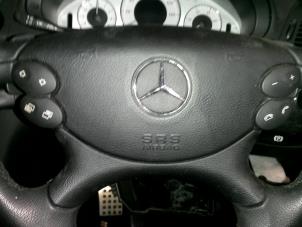 Usados Mando de radio volante Mercedes E (W211) 3.0 E-320 CDI V6 24V Precio de solicitud ofrecido por "Altijd Raak" Penders
