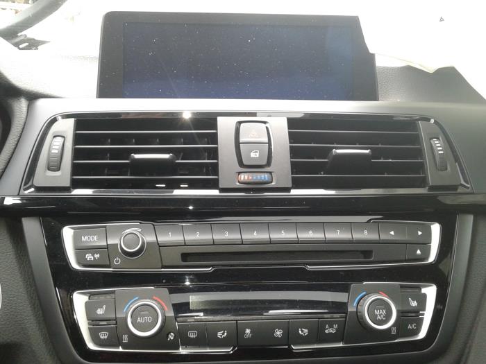 Heater control panel from a BMW 4 serie (F32) M4 3.0 24V TwinPower Turbo 2015