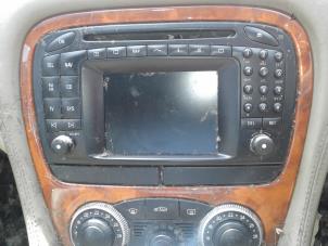 Usados Reproductor de CD y radio Mercedes SL (R230) 5.5 SL-600 V12 36V Precio de solicitud ofrecido por "Altijd Raak" Penders