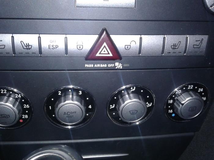 Panel de control de calefacción de un Mercedes-Benz SLK (R171) 1.8 200 K 16V 2004