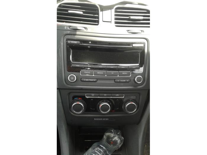 Heater control panel from a Volkswagen Golf VI Variant (AJ5/1KA) 1.6 TDI 16V 105 2011