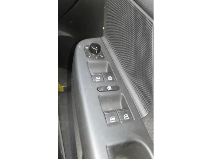 Electric window switch from a Volkswagen Golf VI Variant (AJ5/1KA) 1.6 TDI 16V 105 2011