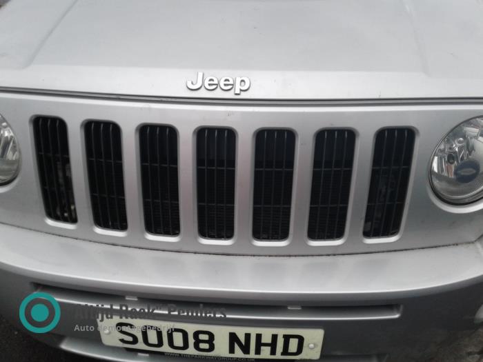 Używane Grill Jeep Patriot (MK74) 2.0 CRD 16V 4x4 Cena na żądanie oferowane przez "Altijd Raak" Penders