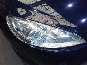 Used Headlight, right Peugeot 407 (6C/J) 3.0 HDiF V6 24V Price on request offered by "Altijd Raak" Penders