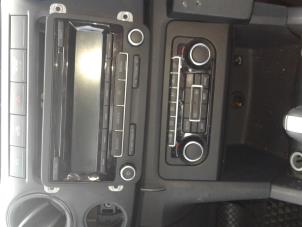 Used Radio CD player Volkswagen Amarok 2.0 BiTDI 16V 180 4Motion Price on request offered by "Altijd Raak" Penders