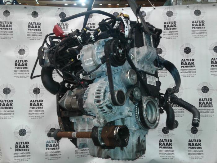 Motor van een Fiat 500 Abarth 2016