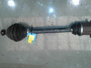 Used Front drive shaft, left Audi A6 (C6) 2.7 TDI V6 24V Price on request offered by "Altijd Raak" Penders