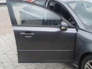 Usados Manija de puerta de 4 puertas derecha delante Volvo S40 (MS) 2.4 20V Precio de solicitud ofrecido por "Altijd Raak" Penders