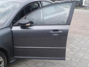 Used Door handle 4-door, front left Volvo S40 (MS) 2.4 20V Price on request offered by "Altijd Raak" Penders
