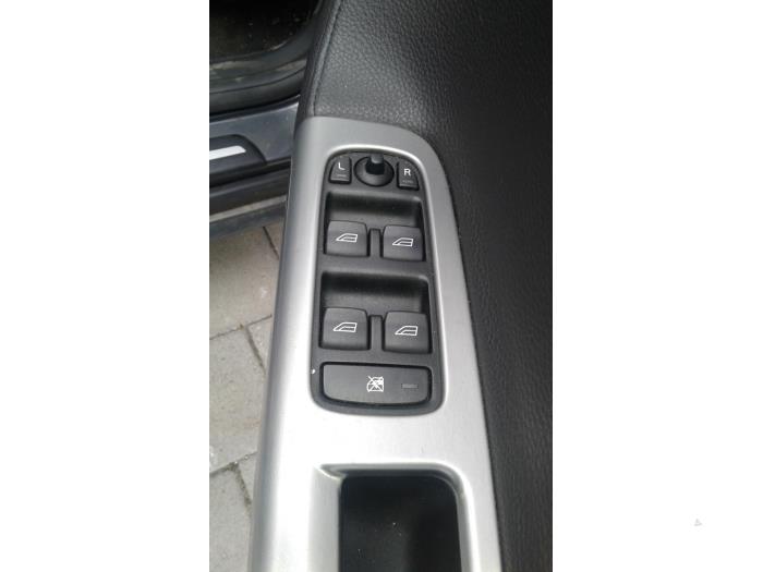 Electric window switch from a Volvo S40 (MS) 2.4 20V 2005