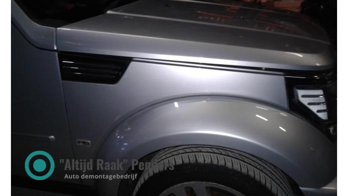 Używane Blotnik prawy przód Dodge Nitro 2.8 CRD 16V 4x4 Cena na żądanie oferowane przez "Altijd Raak" Penders