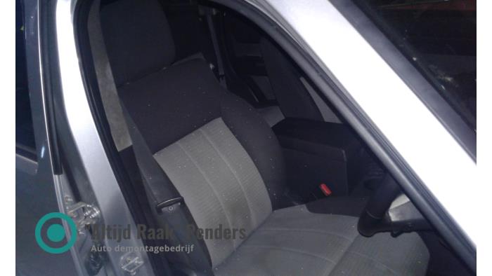 Używane Fotel prawy Dodge Nitro 2.8 CRD 16V 4x4 Cena na żądanie oferowane przez "Altijd Raak" Penders