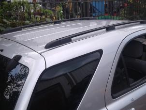 Used Roof rail kit Kia Sorento I (JC) 2.5 CRDi 16V Price on request offered by "Altijd Raak" Penders
