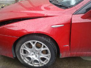 Used Front wing, left Alfa Romeo Brera (939) 2.4 JTDM 20V Price on request offered by "Altijd Raak" Penders