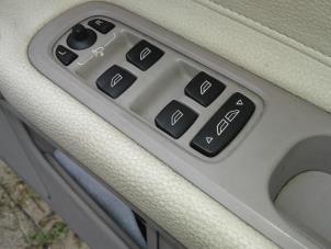 Used Electric window switch Volvo C70 (MC) 2.4 D5 20V Autom. Price on request offered by "Altijd Raak" Penders