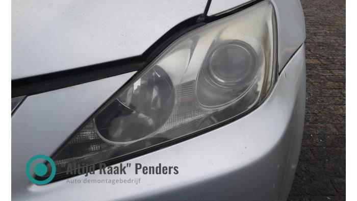 Używane Reflektor lewy Lexus IS (E2) 220d 16V Cena na żądanie oferowane przez "Altijd Raak" Penders