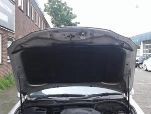 Usados Amortiguador de gas de capó izquierda Lexus IS (E2) 220d 16V Precio de solicitud ofrecido por "Altijd Raak" Penders