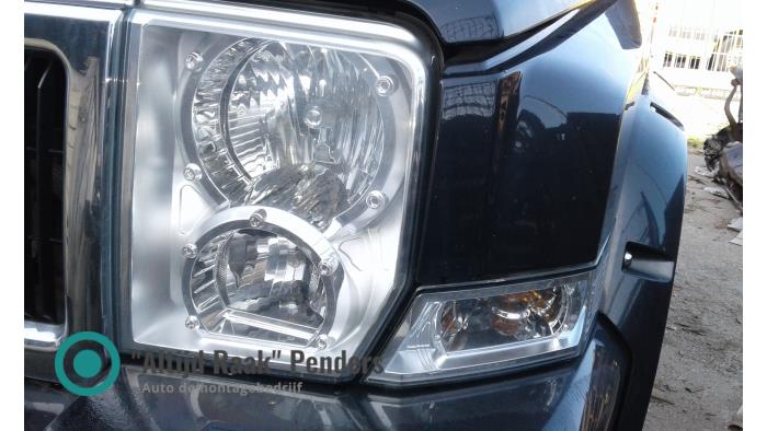 Używane Reflektor lewy Jeep Commander (XK) 3.0 CRD Cena na żądanie oferowane przez "Altijd Raak" Penders