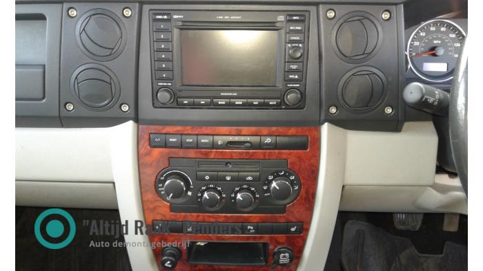 Używane Radioodtwarzacz CD Jeep Commander (XK) 3.0 CRD Cena na żądanie oferowane przez "Altijd Raak" Penders