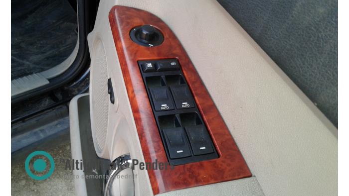 Usados Interruptor de ventanilla eléctrica Jeep Commander (XK) 3.0 CRD Precio de solicitud ofrecido por "Altijd Raak" Penders
