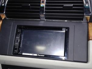 Used Radio CD player BMW X5 (E53) 4.4 V8 32V Price on request offered by "Altijd Raak" Penders