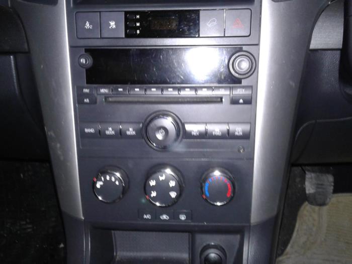 Radio/Lecteur CD d'un Daewoo Captiva (C100) 2.0 CDTI 16V 150 4x4 2008