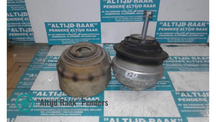 Used Engine mount Mercedes E-Klasse Price on request offered by "Altijd Raak" Penders