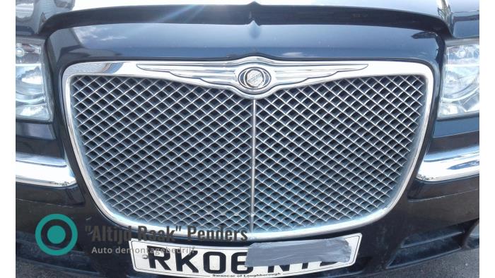 Używane Grill Chrysler 300 C 3.0 CRD V6 24V Cena na żądanie oferowane przez "Altijd Raak" Penders