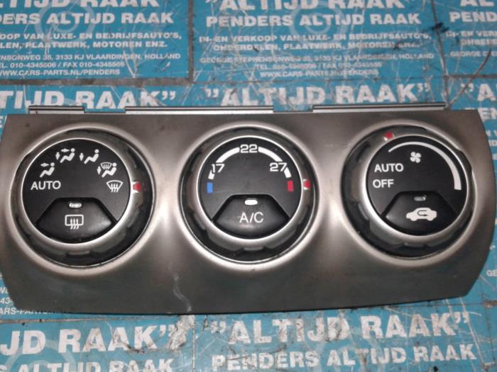 Panel de control de aire acondicionado de un Honda CR-V 2002
