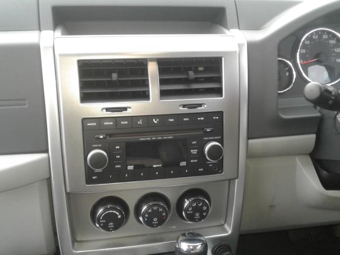 Radioodtwarzacz CD z Jeep Cherokee (KK) 2.8 CRD 16V Euro 5 4x4 2010