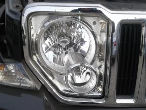 Używane Reflektor prawy Jeep Cherokee (KK) 2.8 CRD 16V Euro 5 4x4 Cena na żądanie oferowane przez "Altijd Raak" Penders