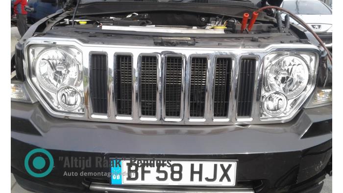 Używane Grill Jeep Cherokee (KK) 2.8 CRD 16V Euro 5 4x4 Cena na żądanie oferowane przez "Altijd Raak" Penders