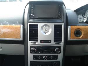 Used Radio CD player Chrysler Voyager/Grand Voyager (RT) 2.8 CRD 16V Grand Voyager Price on request offered by "Altijd Raak" Penders