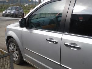 Used Door 4-door, front left Chrysler Voyager/Grand Voyager (RT) 2.8 CRD 16V Grand Voyager Price on request offered by "Altijd Raak" Penders