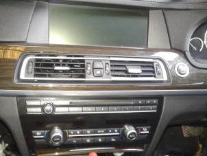 Used Radio CD player BMW 7 serie (F01/02/03/04) 730d 24V Price on request offered by "Altijd Raak" Penders