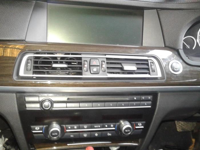 Panel de control de aire acondicionado de un BMW 7 serie (F01/02/03/04) 730d 24V 2010