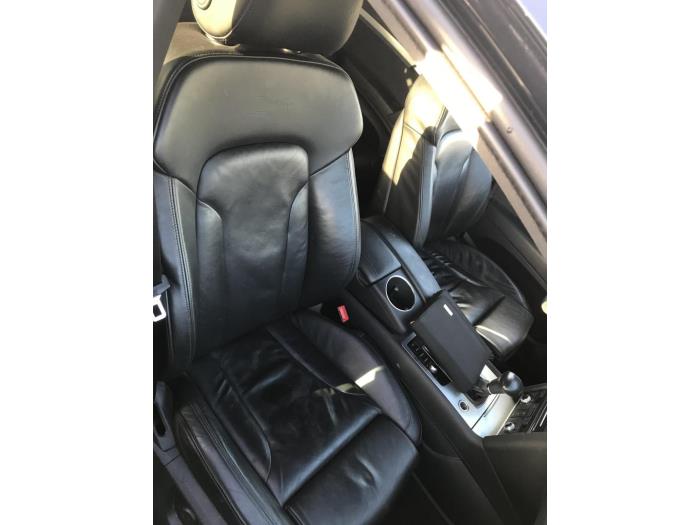 Seat, right from a Audi Q7 (4LB) 3.0 TDI V6 24V 2012