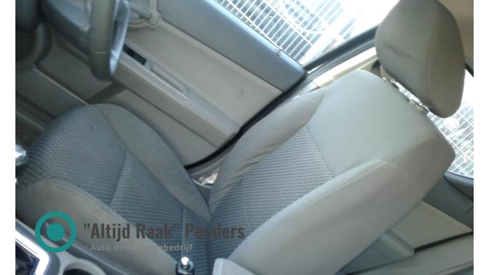 Używane Fotel prawy Dodge Avenger (JS) 2.0 CRD 16V Cena na żądanie oferowane przez "Altijd Raak" Penders