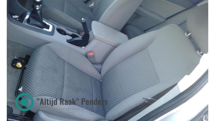 Używane Fotel lewy Dodge Avenger (JS) 2.0 CRD 16V Cena na żądanie oferowane przez "Altijd Raak" Penders