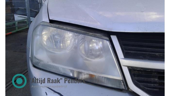 Używane Reflektor prawy Dodge Avenger (JS) 2.0 CRD 16V Cena na żądanie oferowane przez "Altijd Raak" Penders