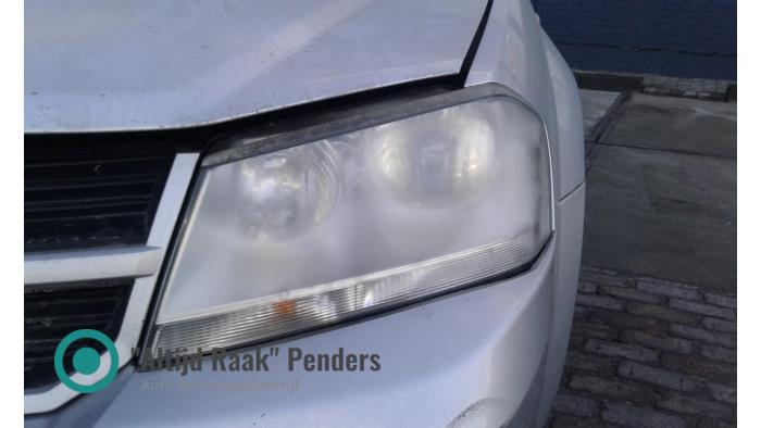 Używane Reflektor lewy Dodge Avenger (JS) 2.0 CRD 16V Cena na żądanie oferowane przez "Altijd Raak" Penders