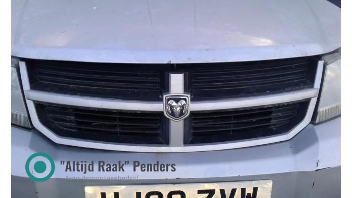 Używane Listwa grilla Dodge Avenger (JS) 2.0 CRD 16V Cena na żądanie oferowane przez "Altijd Raak" Penders