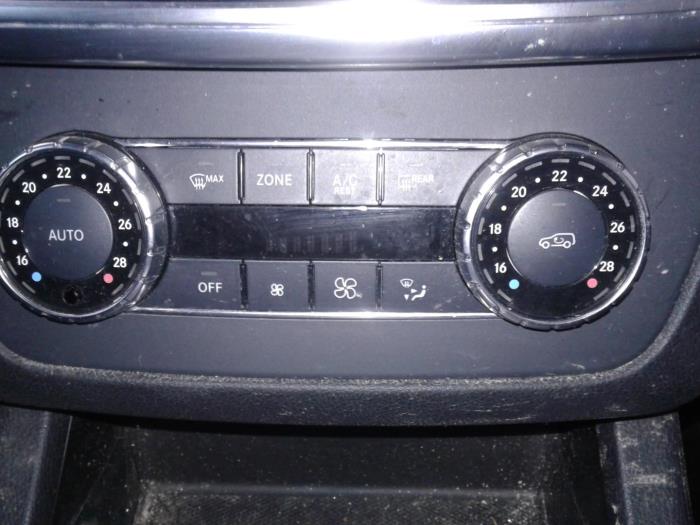 Panel de control de aire acondicionado de un Mercedes-Benz ML III (166) 3.0 ML-350 BlueTEC V6 24V 4-Matic 2013