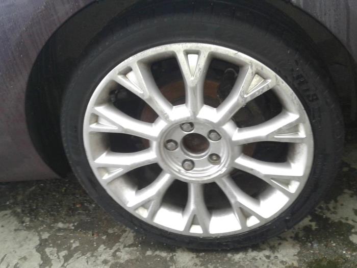 Wheel from a Ford Focus 2 C+C 2.0 TDCi 16V 2008
