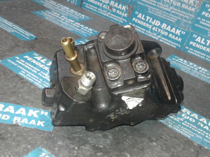 Mechanical fuel pump from a Fiat Punto 2011